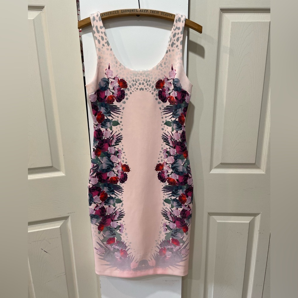 NWOT Guess Los Angeles Bodycon Wildflowers Dress Size medium  Sleeveless